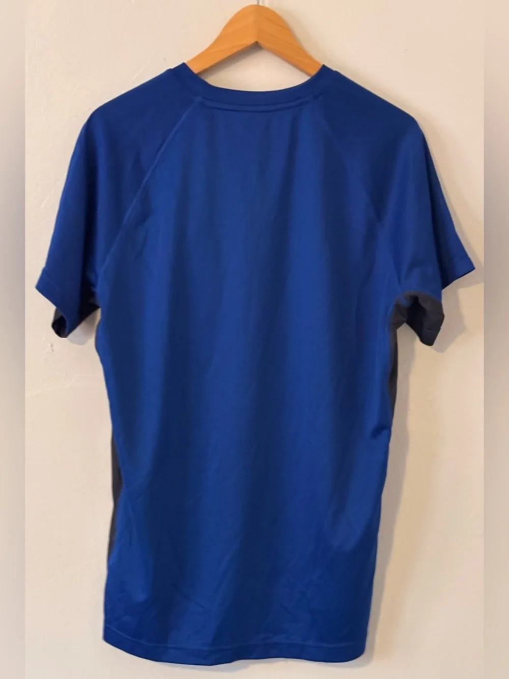 🌸 NWT Adidas Men's Training Essentials Raglan Tech Tee Blue and Gray Size Large